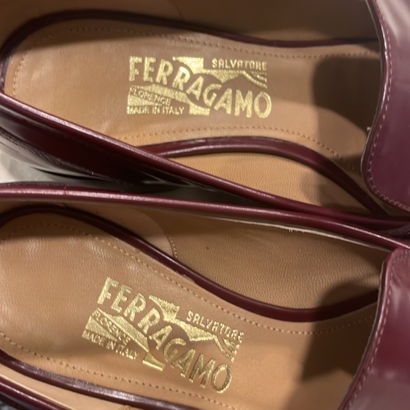 Salvatore Ferragamo Loafer Size 9 Burgundy and Gold - Picture 3 of 7